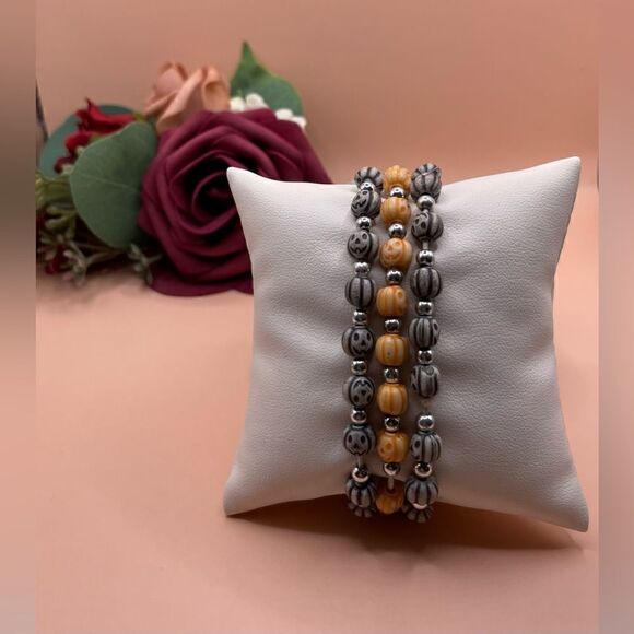 🔥❤️🔥 3 NEW Halloween Jack-O-Lantern Theme Skull Stretch Beaded Bracelets Sets - Picture 3 of 7